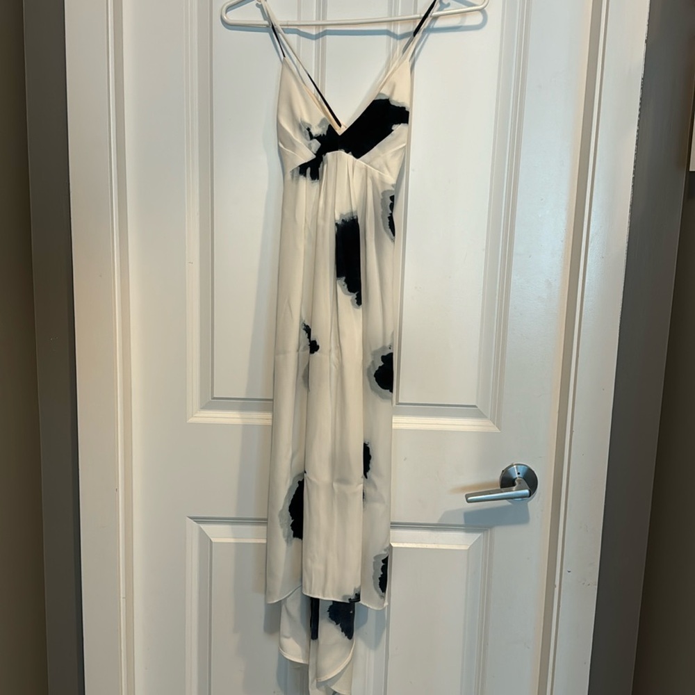 Wilfred flowy low back dress.